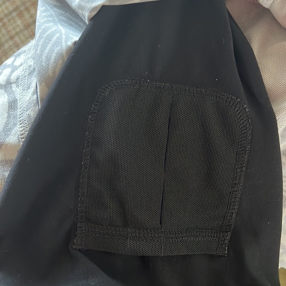 Lululemon Pace Setter Skirt. Beachy floral white fossil/black. EUC Size 2 - Picture 9 of 9